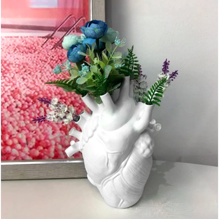 heart vase white