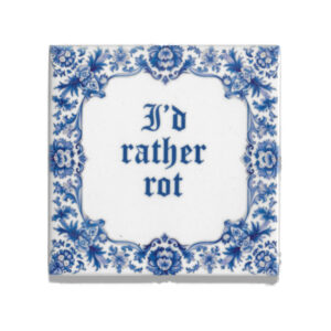dutch ceramic tile in delftsblauw with the text i'd rather rot